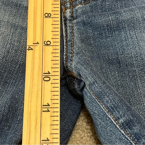 9" Mid-Rise Skinny Jeans in York Wash: Rip and Repair Edition size 25 - Picture 10 of 11